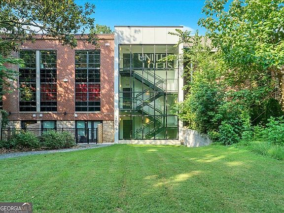 3rd image of 1065 United Ave SE #303