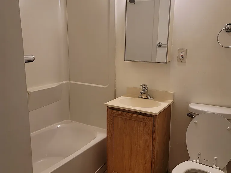 625A Chesapeake St SE #101 — Photo 11