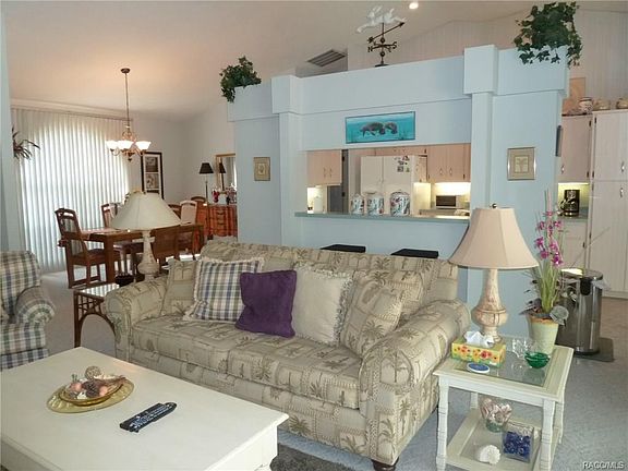 4th image of 12 Honeysuckle Ct N
