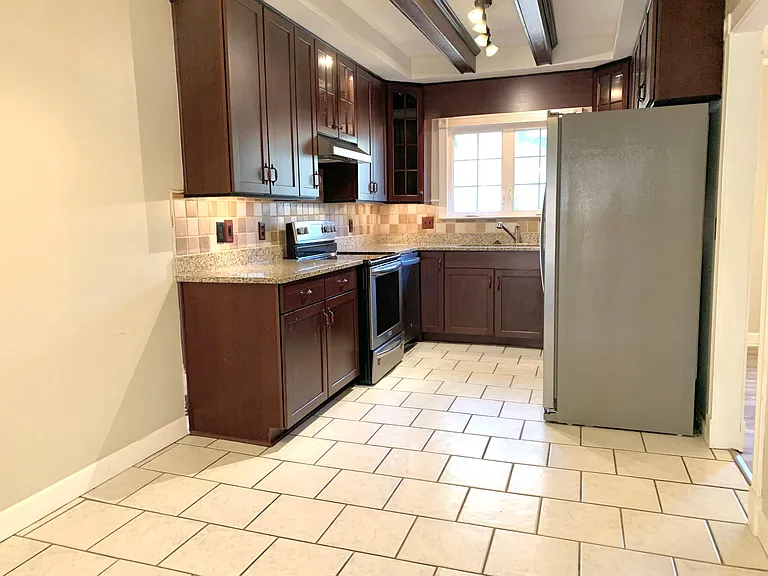 111 Key Bend Dr — Photo 5
