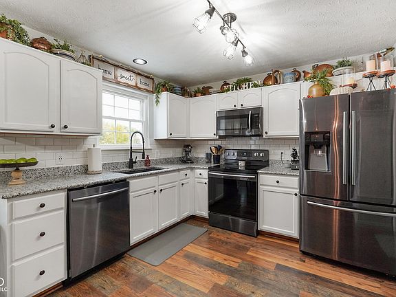 5th image of 3735 Newberry Rd