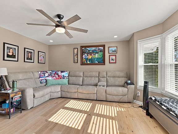 4th image of 831 Sunnybrae Ave