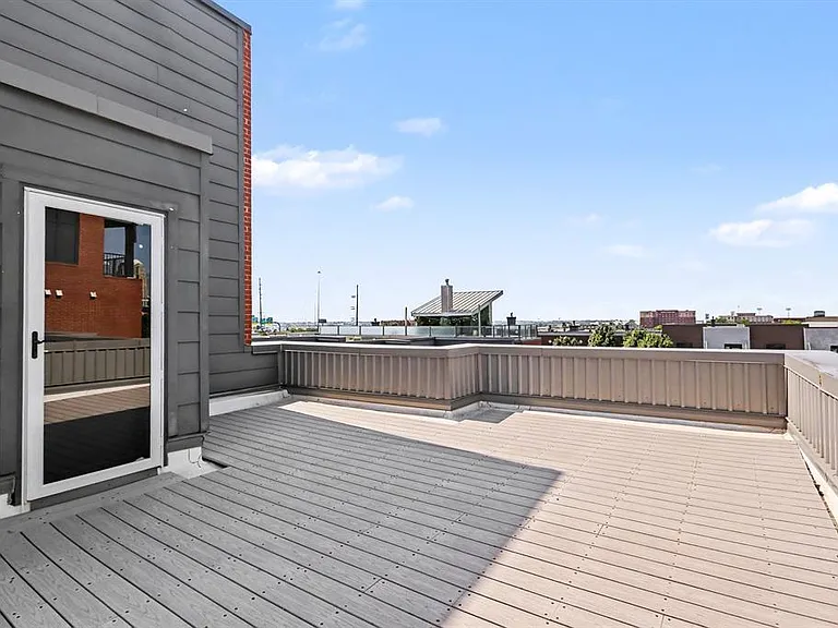 321 NE 4th St #32 — Photo 26