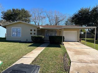 2801 E Mistletoe Ave, Victoria, TX 77901