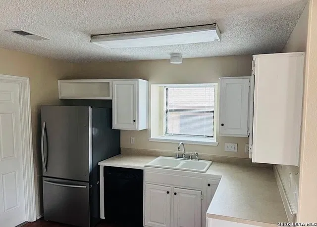 3 bed, 2.0 bath, 1385 sqft, $1,675 — Photo 3