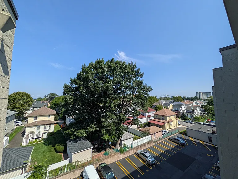 515 Anderson Ave — Photo 12