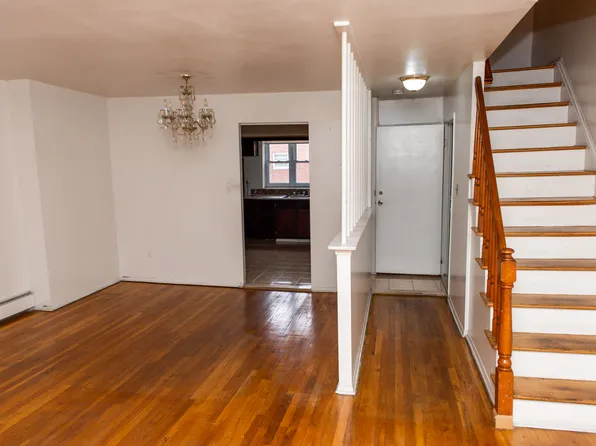 995 Warwick Street image 3 of 16