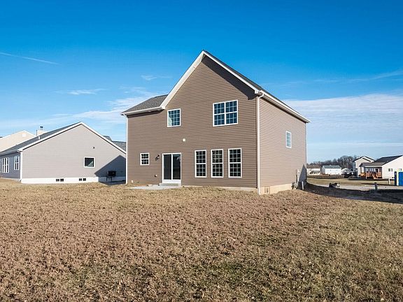 3rd image of 221 Kenley Ct