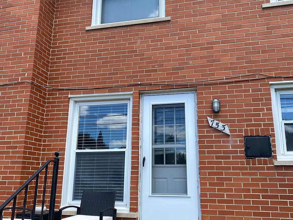 Private back door: spacious patio