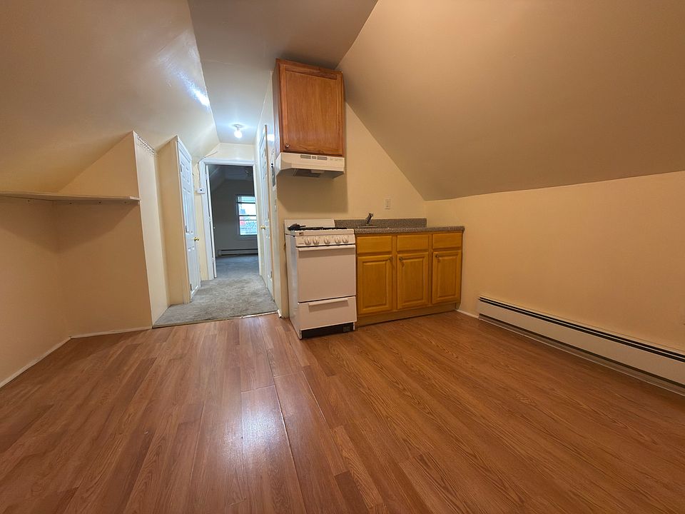 1st image of 82 W 55th St #3