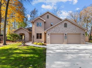 22 Brentwood Ln, Appleton, WI 54915