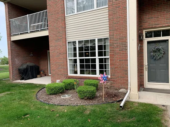 1806 Flagstone Cir #1, Rochester, MI 48307