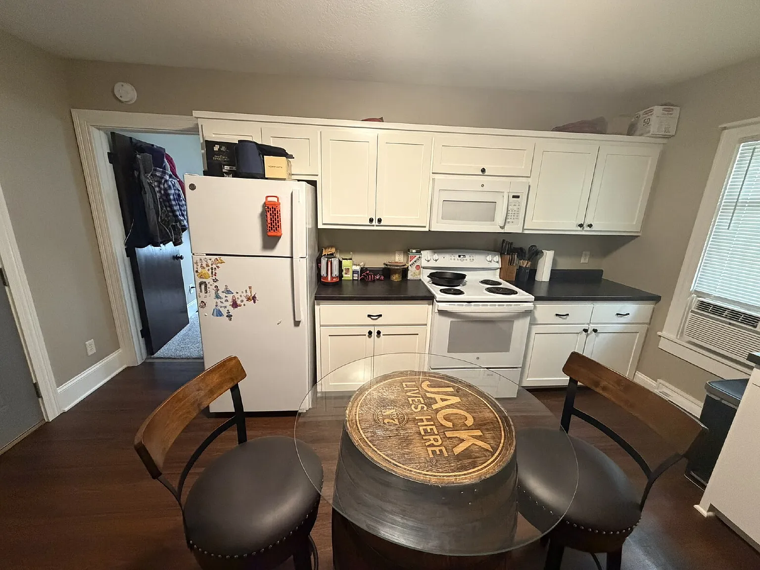 2 bed, 1.0 bath, 900 sqft, $845 — Photo 3