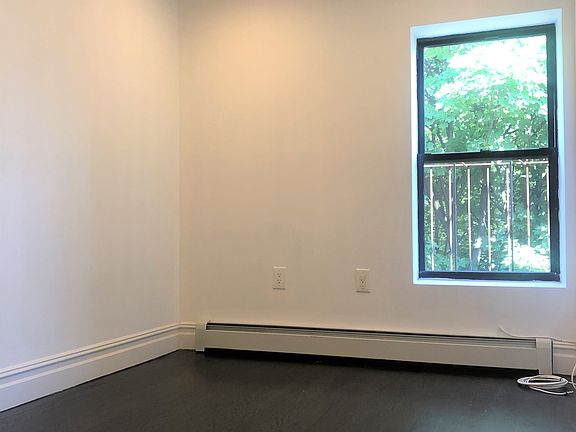 4th image of 369 Tompkins Ave APT 4