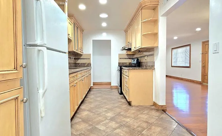 700 E Angeleno Ave — Photo 8