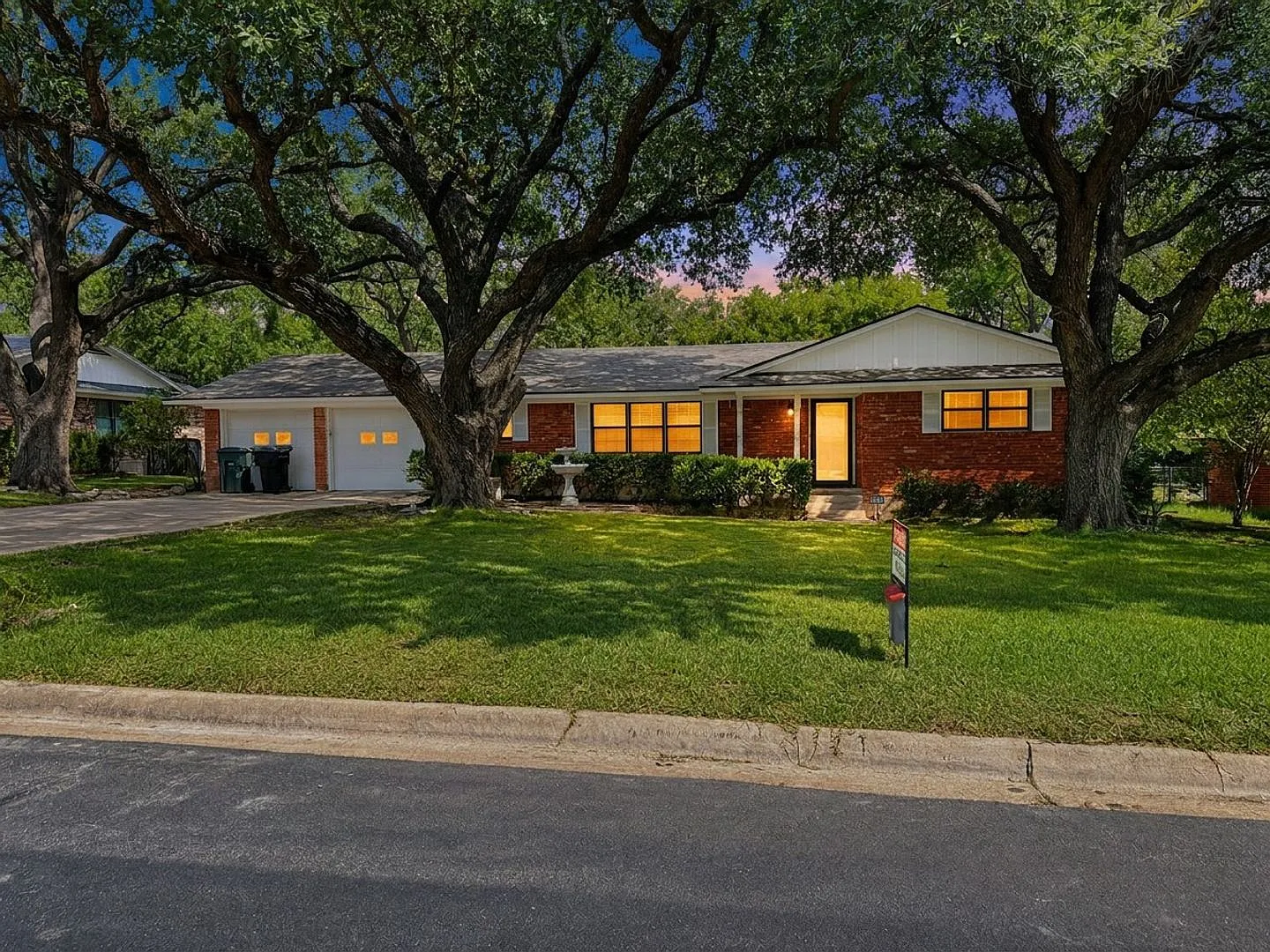 Beautiful 3 Bedroom / 1.5 Bathroom Home in Temple! — Photo 1