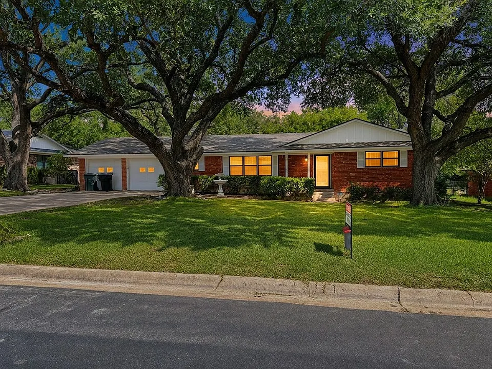 3413 Meadow Oaks Dr