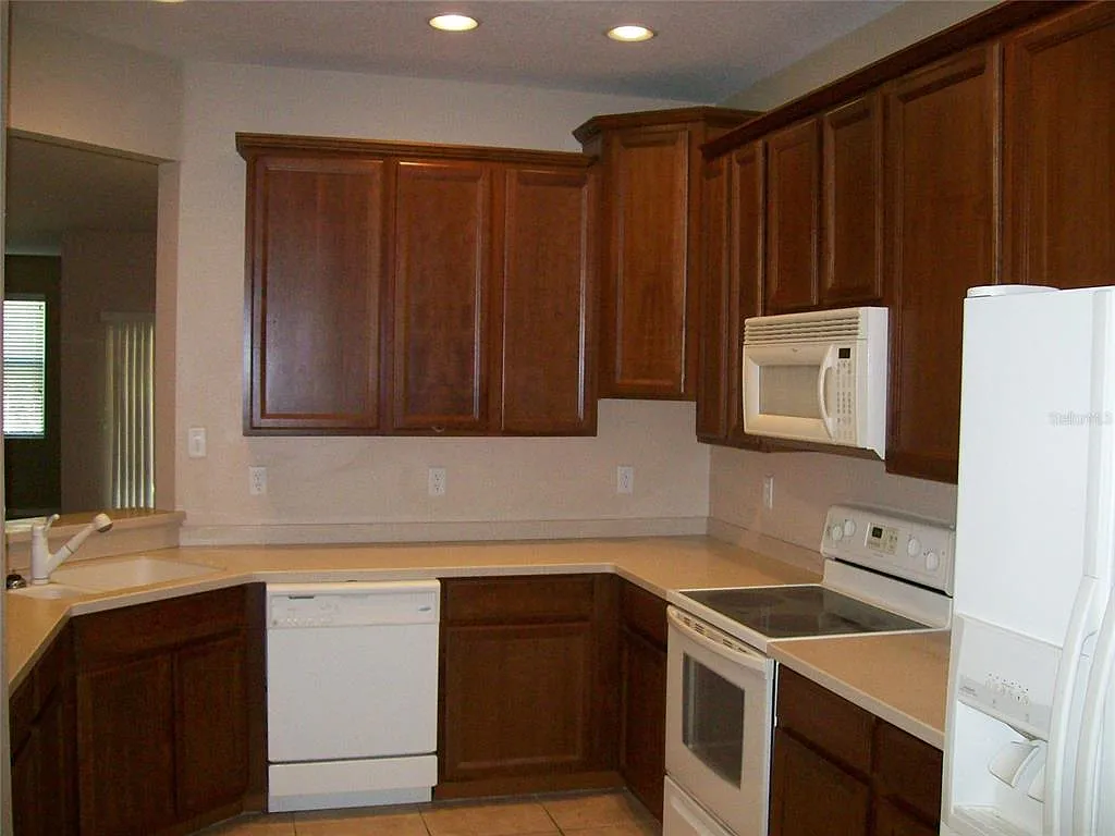 3 bed, 2.5 bath, 1912 sqft, $2,195 — Photo 3