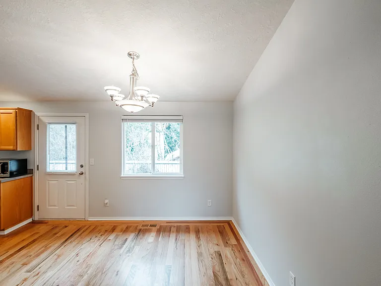 831 NW Teak Loop — Photo 20