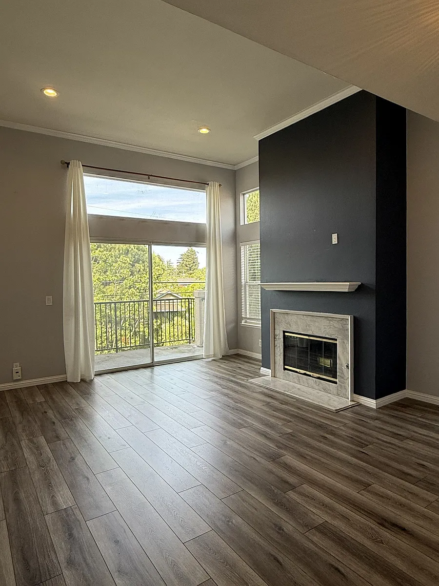Building Photo - 619 Woodside Way #B