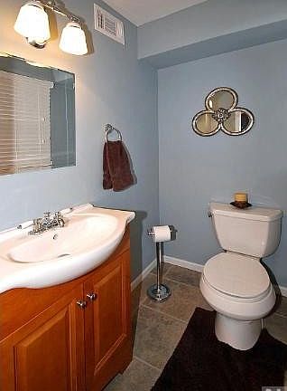 3rd image of 827 Woodgate Dr