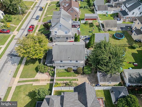 4th image of 738 Foss Ave