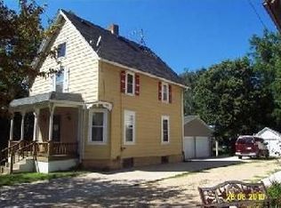 325 W 5th St, Belvidere, IL 61008