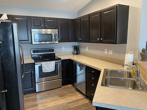4th image of 579 Heritage Sq