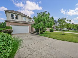 34062 Crown Colony Dr, Avon, OH