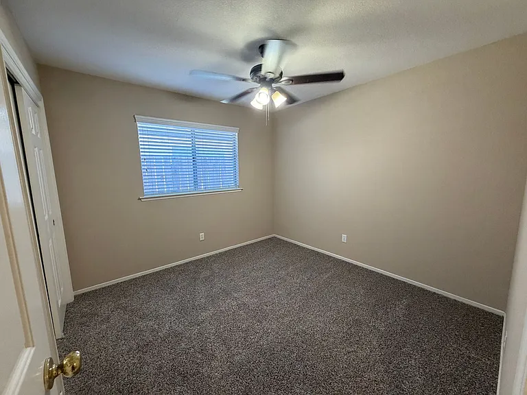 5246 W Magill Ave — Photo 15