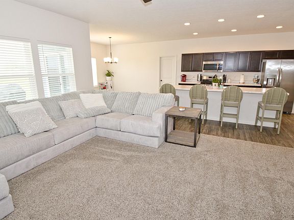 3rd image of 5844 Rapallo Dr