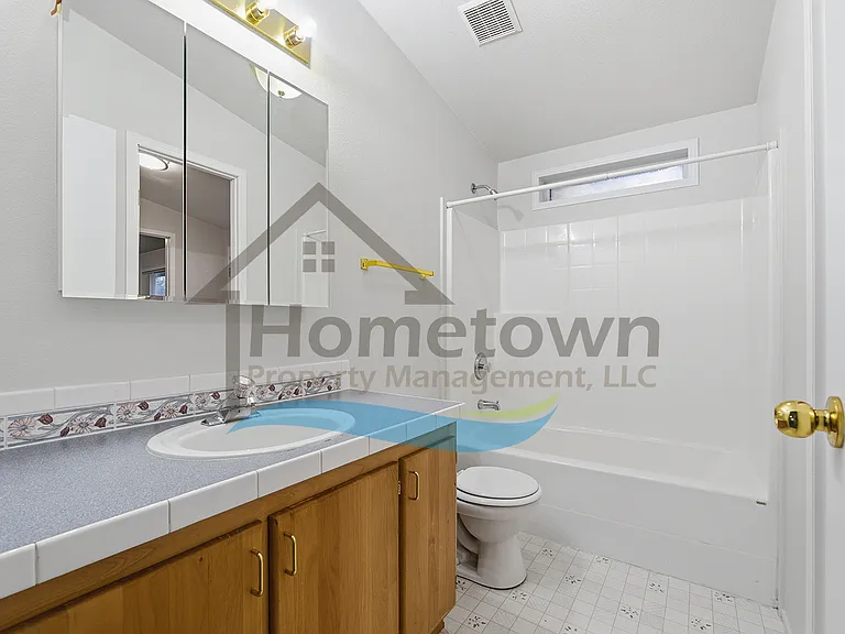 5425-1 E Grove Ave — Photo 34