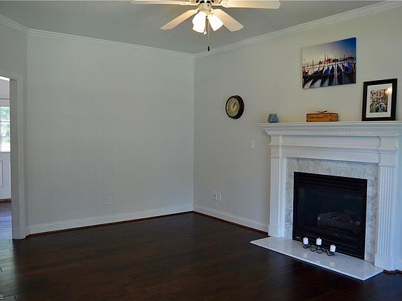 3rd image of 8187 Oak Creek Dr