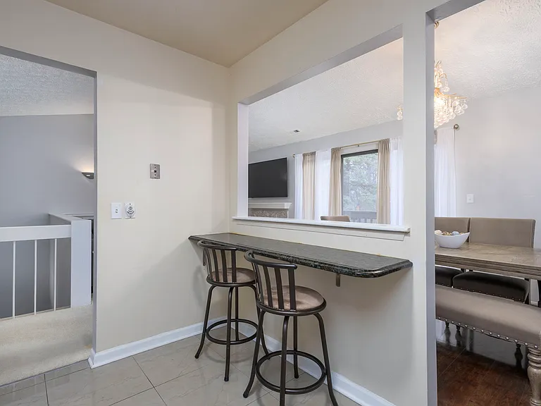 24285 Evergreen Rd — Photo 6