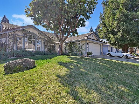 3rd image of 2226 Pecan Dr
