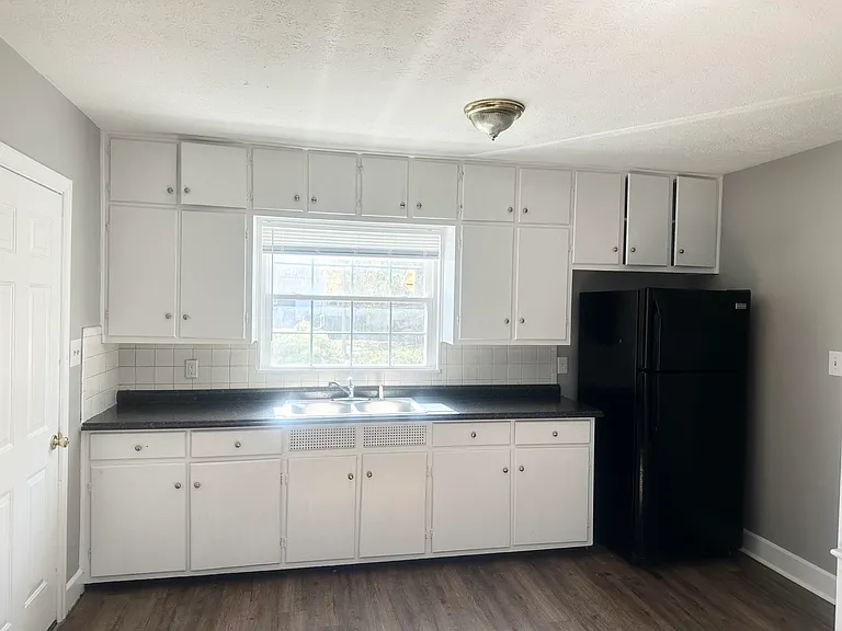 1685 N Forbes Rd — Photo 2