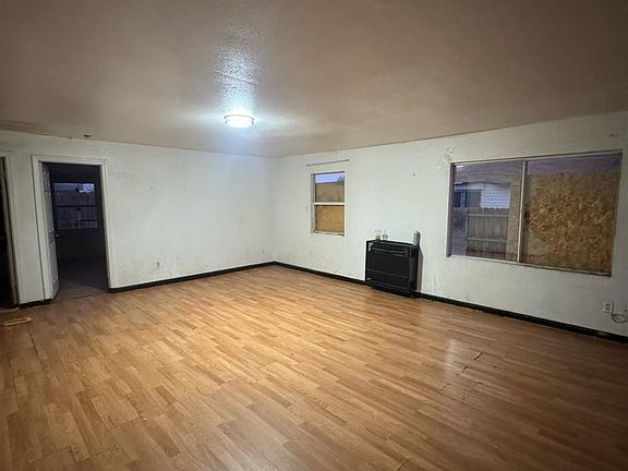 3rd image of 119 Rose Ave