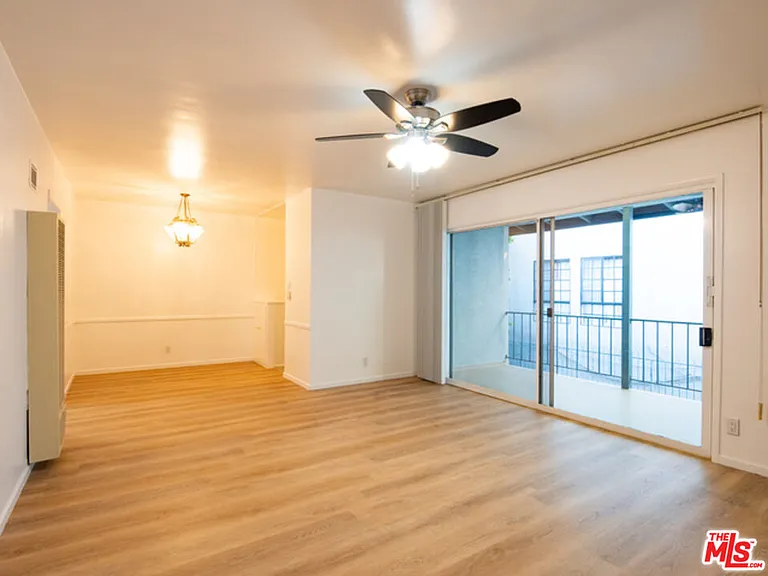 422 Arnaz Dr #7 — Photo 3