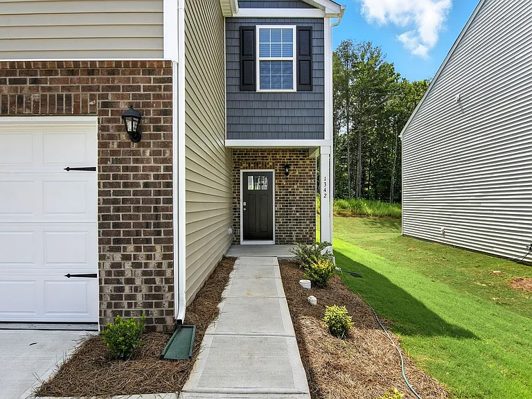 1342 37th Avenue Ln NE — Photo 4