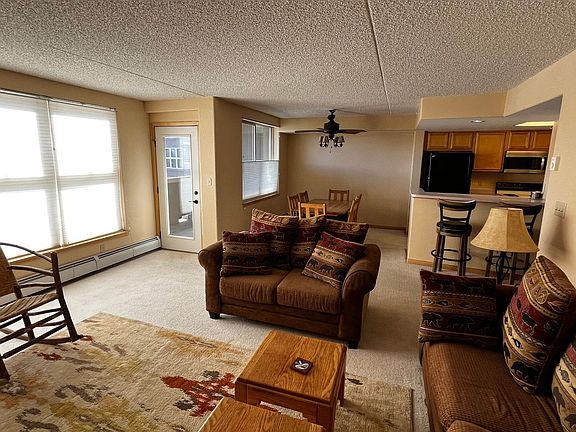 2nd image of 980 Lakepoint Dr #203