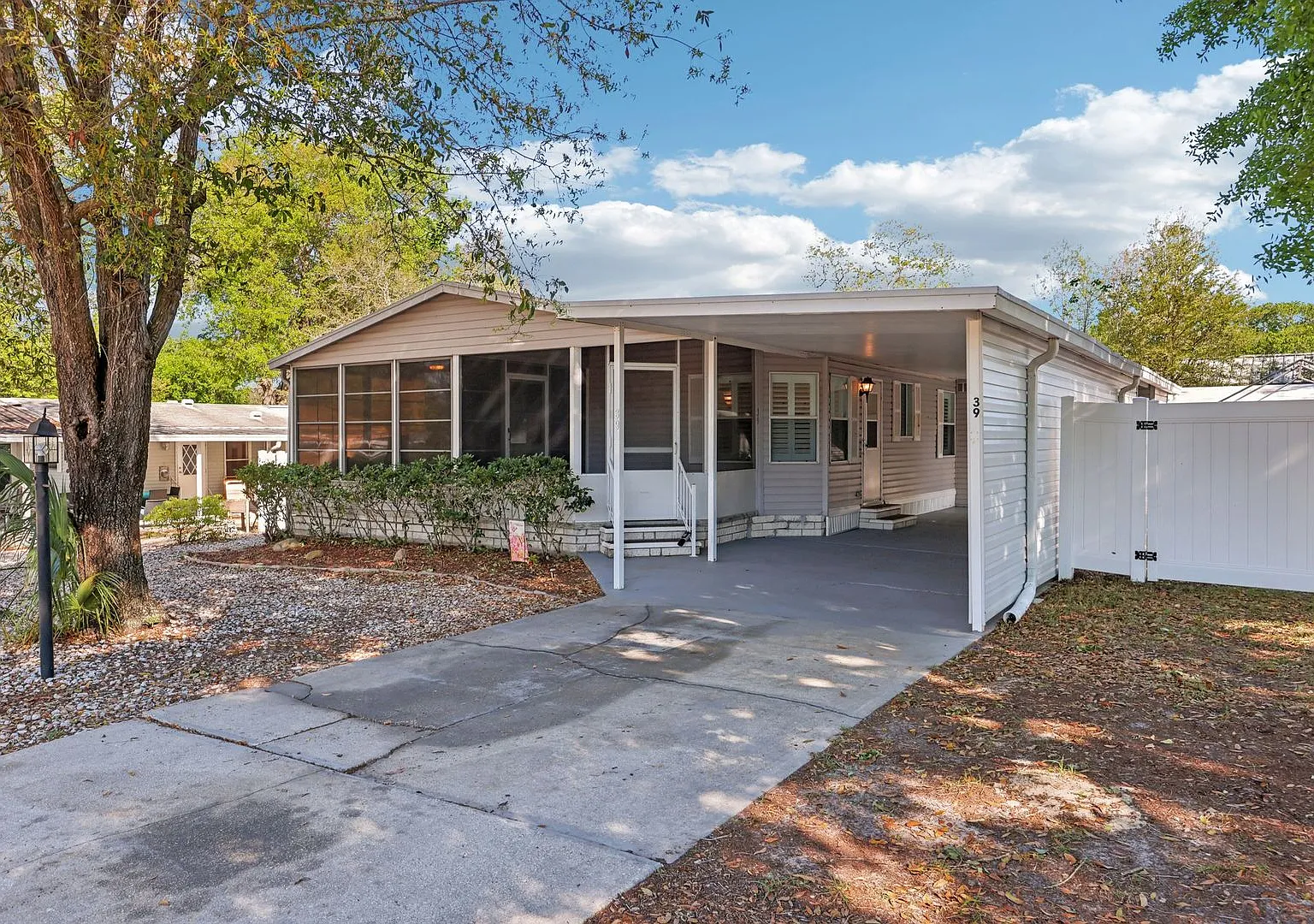 Charming Renovated 2 Bed / Bath Home in Desirable Terra Alta For Rent — Photo 3