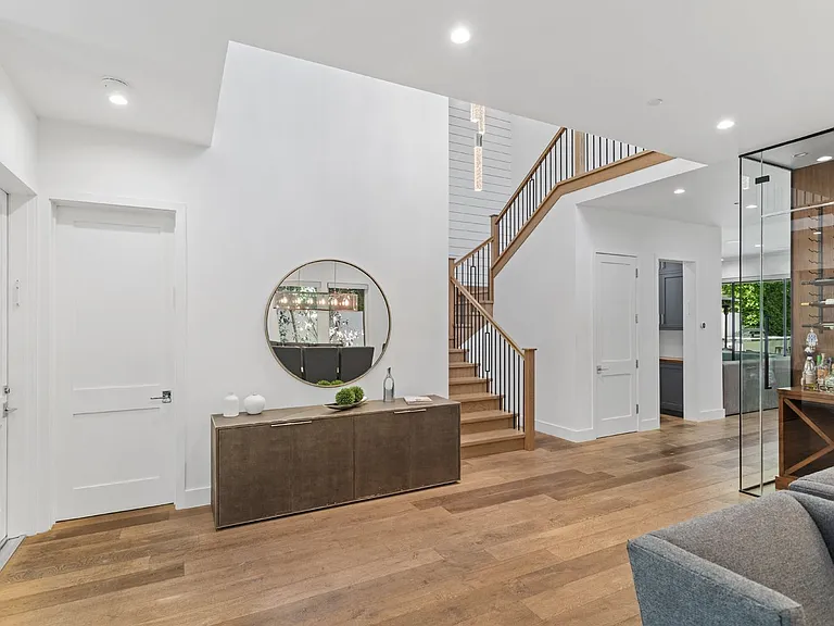 4435 Stansbury Ave — Photo 4