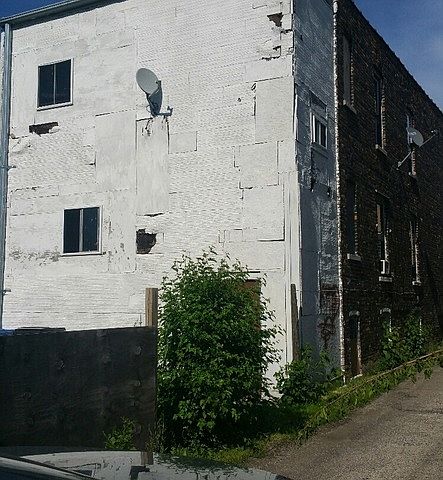 2nd image of 1048 N Trumbull Ave