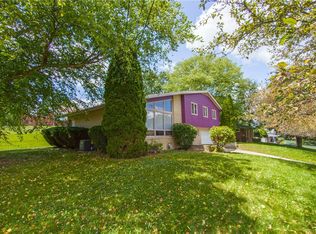 324 E Judy Lynn Dr, Farrell, PA 16121