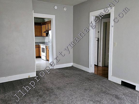 4th image of 9 E Jefferson St #10887808