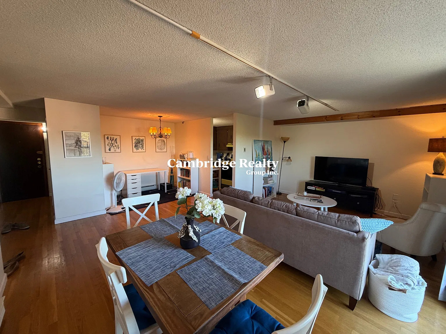 1 bed, 1.0 bath, 734 sqft, $2,250 — Photo 4