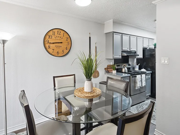 Le Montreaux Apartments — Photo 37