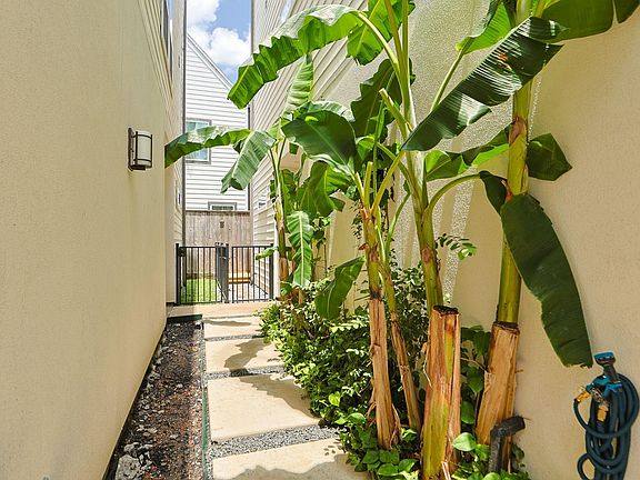 4th image of 407 N Nagle St #B