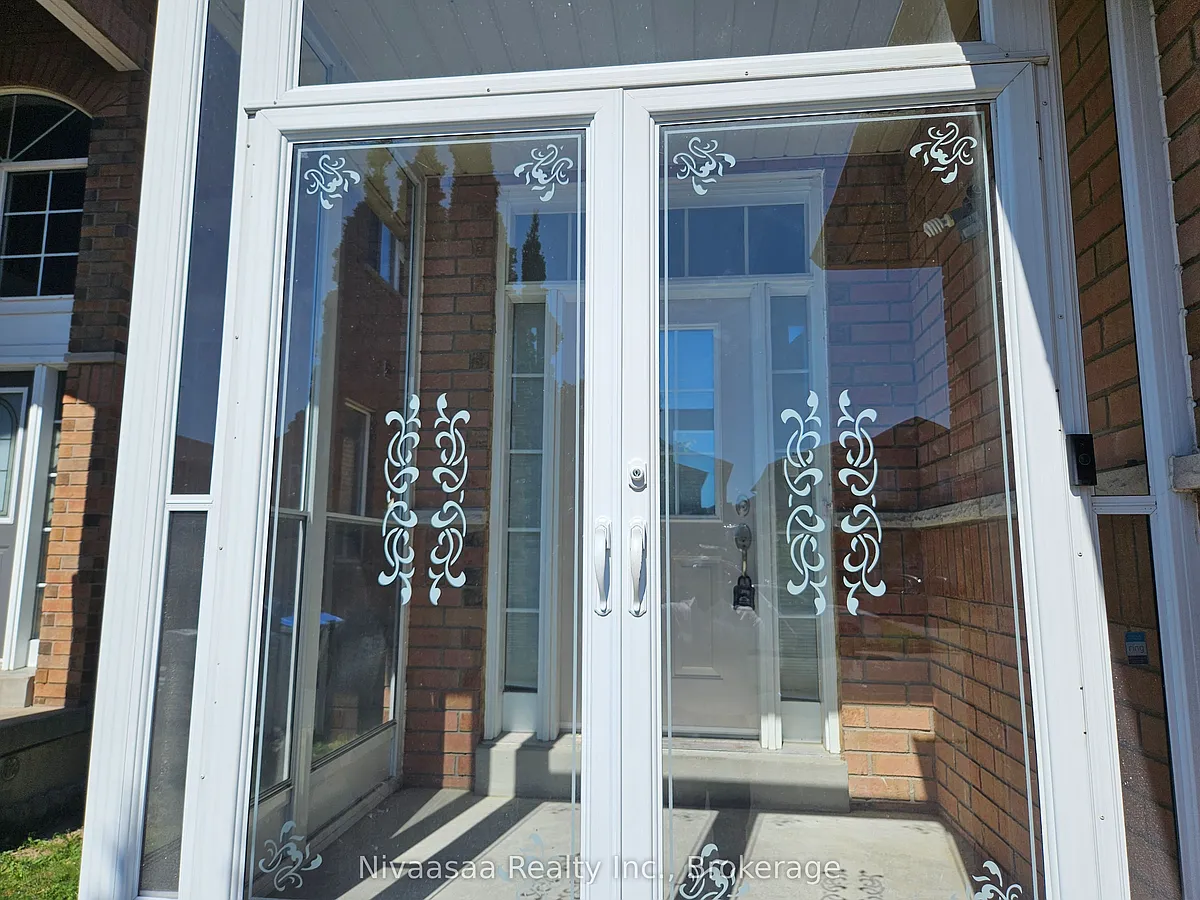 Building Photo - 926 Ledbury Cres