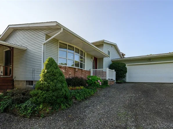 10170 Schlabach Ave NE, Hartville, OH 44632